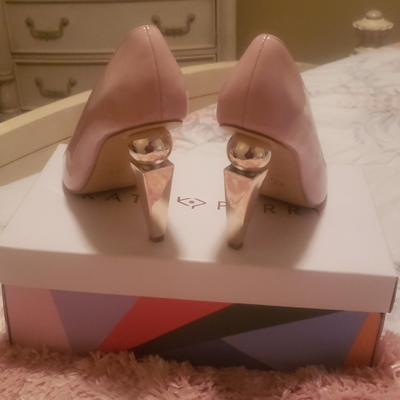 Pumps - Picture 2 of 4